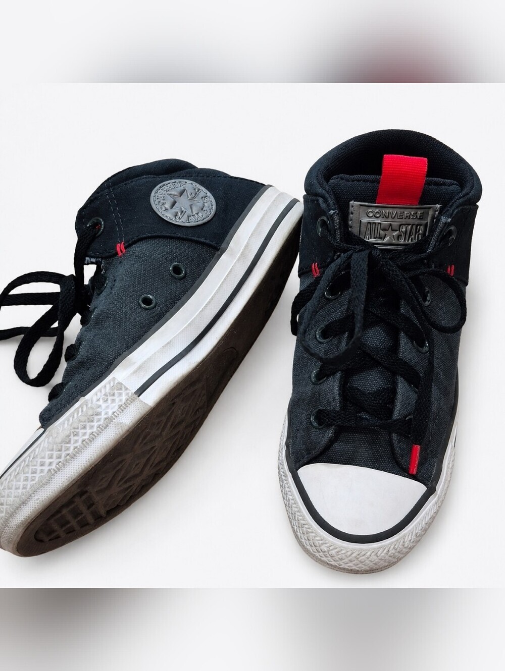 Chuck Taylor All Star Axel Mid Top Youth Size 5